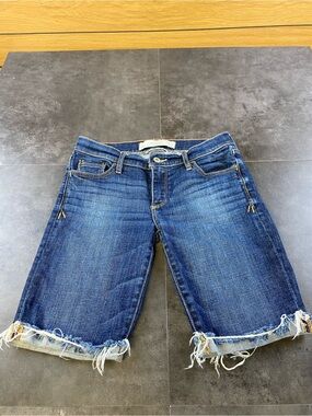 Abercrombie & Fitch women’s Blue Denim Distressed Cuff Bermuda Shorts 4/27